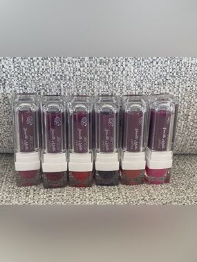 Malibu glitz Smooth Matte Lipstick 6 pcs